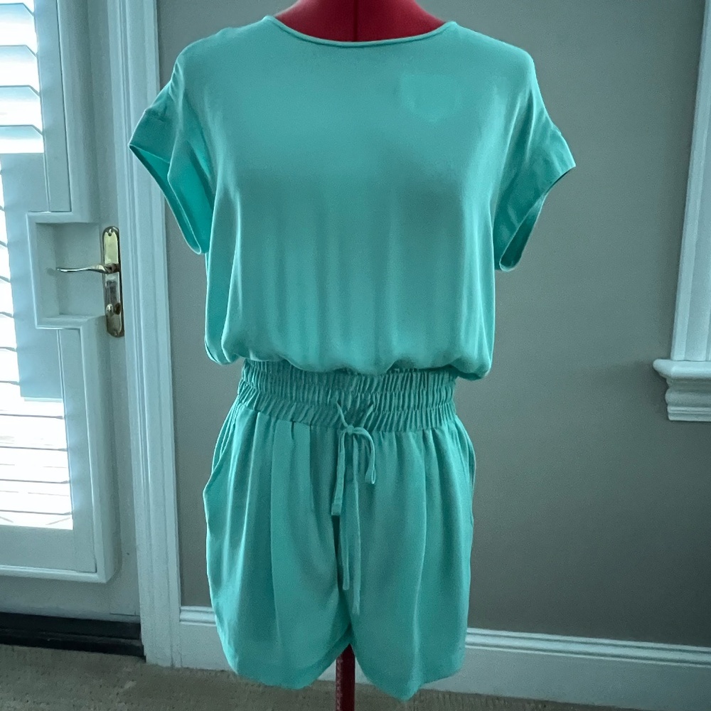 BCBG lime sherbet short romper XS